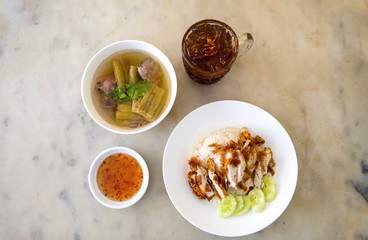 The fried chicken in a dish with cucumber, eat with rice as foods that are beneficial to the body, Fast Food commonly eaten in the countries of Thailand