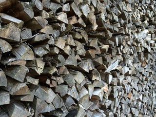 Gestapelte Holzscheite