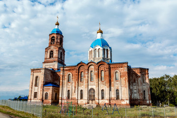 Fototapeta na wymiar building of the Christian Orthodox Church