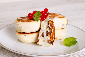 Cottage cheese fritters, pancakes with berries