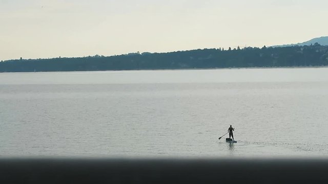 Paddler sur le Lac L&eacute;man un dimanche matin / Paddler on Lake Geneva on a Sunday morning
