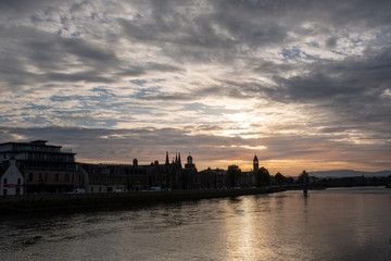 Fototapeta premium Zachód słońca w Inverness w Szkocji