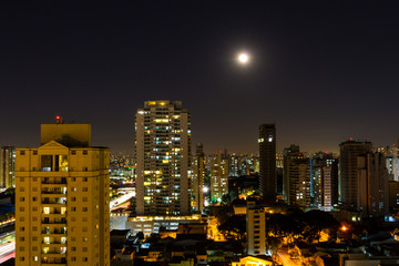 Fototapeta na wymiar Céu Noturno do Bairro Tatuapé em São Paulo Brasil