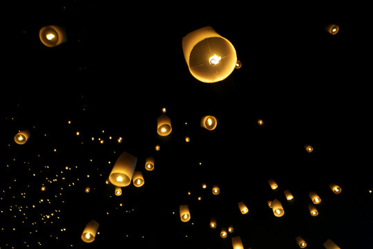 Chiang Mai,Thailand-November 14, 2016: Floating lanterns or Khom Loy at Chiang Mai Loy Krathong Festival