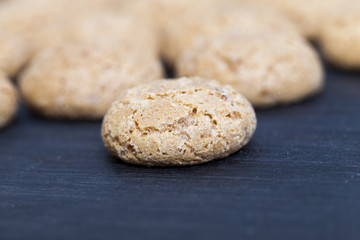 small round biscuit