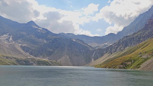 Serr&ugrave; Dam, Gran Paradiso National Park - Hyper lapse. Italy