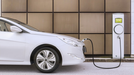 Aufladen eines Elektroautos auf einem Parkplatz mit Ladesäule in urbaner Umgebung