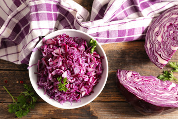 Obraz na płótnie Canvas red cabbage salad
