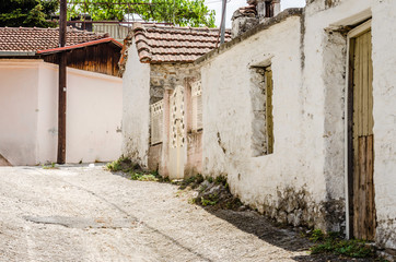 Fototapeta na wymiar Abandoned house in the village of Litohoro on Mount Olympus in Greece 