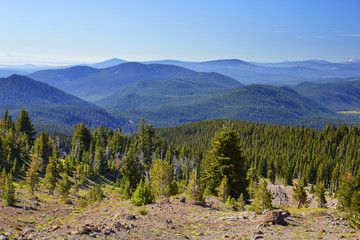 Fototapeta na wymiar View of mountains in the Oregon Cascades from the Timberline hiking trail near Mount Hood, Oregon