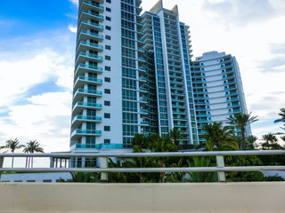 Fototapeta na wymiar Miami Beach in Florida with luxury apartments near the beach