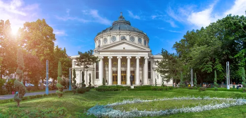 Photo sur Aluminium brossé Théâtre Panorama de l& 39 Athénée Roumain George Enescu (Ateneul Roman) à Bucarest, Roumanie. La salle de concert la plus prestigieuse et l& 39 un des plus beaux édifices de la ville. le célèbre monument