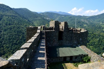 Fototapeta na wymiar the walls of the old ruined fort 