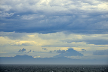 富士山と海