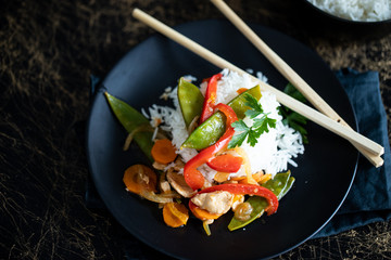 Chinesisches Fleischgericht mit Gemüse