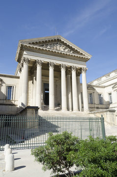 Vue extérieure de l'ancien tribunal de Montpellier, France