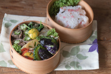 ナスとアボカドの揚げびたしとおくらの牛肉巻き