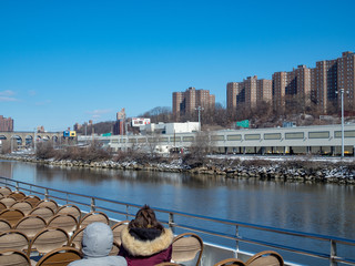 City View from Cruiser at Harlem River, New York City クルーザーからのニューヨーク
