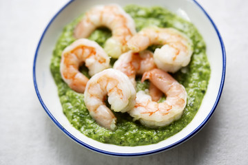 Prawns with green mint pesto 