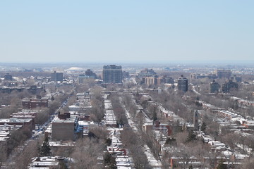 Ville sous la neige.