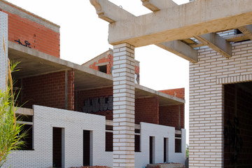 Edifico abandonado sin terminar de construir