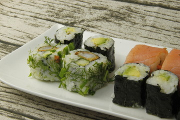 Maki sur une assiette