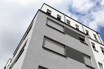 Wohnhaus mit modernem Fassadenanstrich