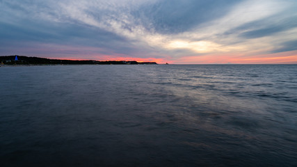 Kurz nach Sonnenuntergang am Meer