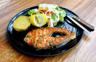 Salmon grilled steak with pepper sauce