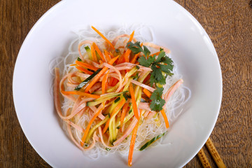 Salad vith noodle and vegetables