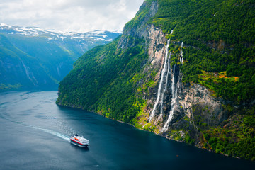 Breathtaking view of Sunnylvsfjorden fjord and famous Seven Sisters waterfalls, near Geiranger village in western Norway. - obrazy, fototapety, plakaty