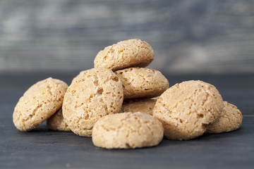 small round biscuit
