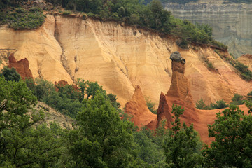 Ockerfelcen in der Provence