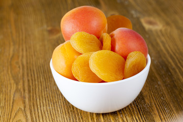 apricots and dried apricots