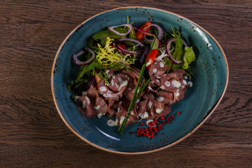 Roastbeef salad with sauce