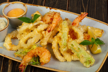 Prawn tempura with vegetables