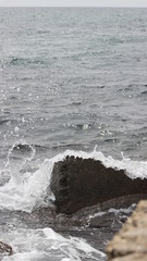 Море. Весна. Камень. Волна.