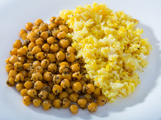 Spicy chickpeas with boiled rice
