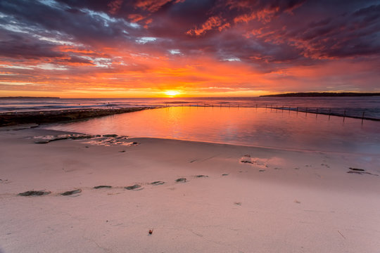 Fototapeta Glorious sunrise and ocean rock pool beach Cronulla