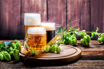 Fotobehang Bier - Alcohol - Sterke drank - Drank - Hop - Gerst - Stutzen - Seidel - Kan - Glas © Lumixera