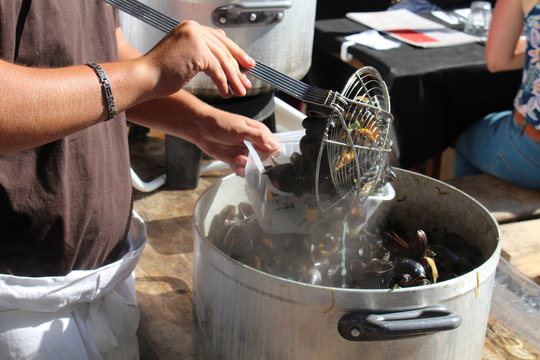 Lille (France) - Moules &agrave; la Braderie de Lille
