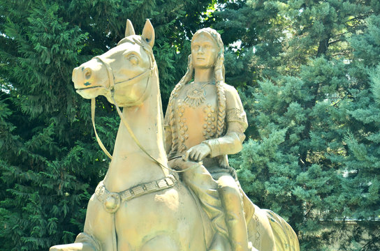 Mal Hatun Statue