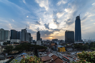 Obraz premium KUALA LUMPUR, 16 August 2018 - Sunrise on the tallest building in the making of Malaysia