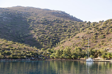 Obraz premium Cyrstal clear turquoise water wtih view
