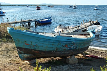 Obraz premium Italy: Abandoned boat.