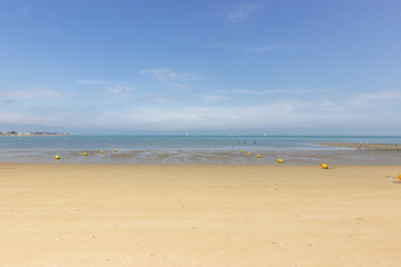 Fototapeta na wymiar horizon at the beach