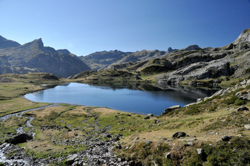 Fototapeta na wymiar lac bious artigues montagne