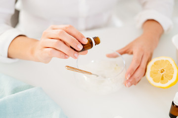 Obraz na płótnie Canvas Woman preparing an aloe vera gel recipe with essences. Healthy, natural and cosmetic concept
