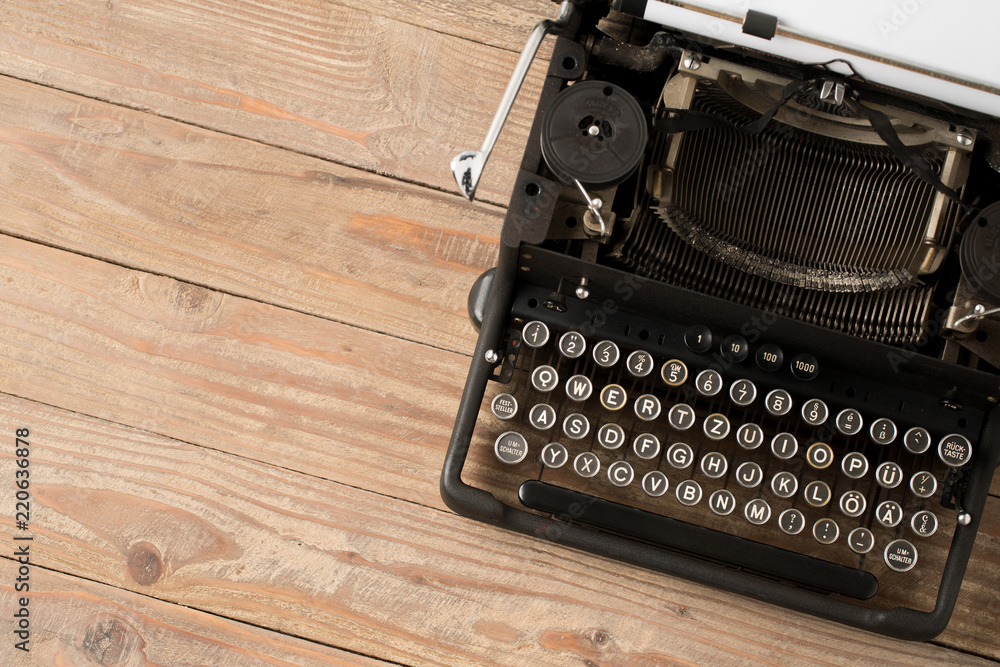 Fototapete top view of retro style typewriter in studio