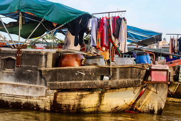 Fototapeta na wymiar Asia Crowded Boat Docked Personal Belongings Houseboat River Dirty